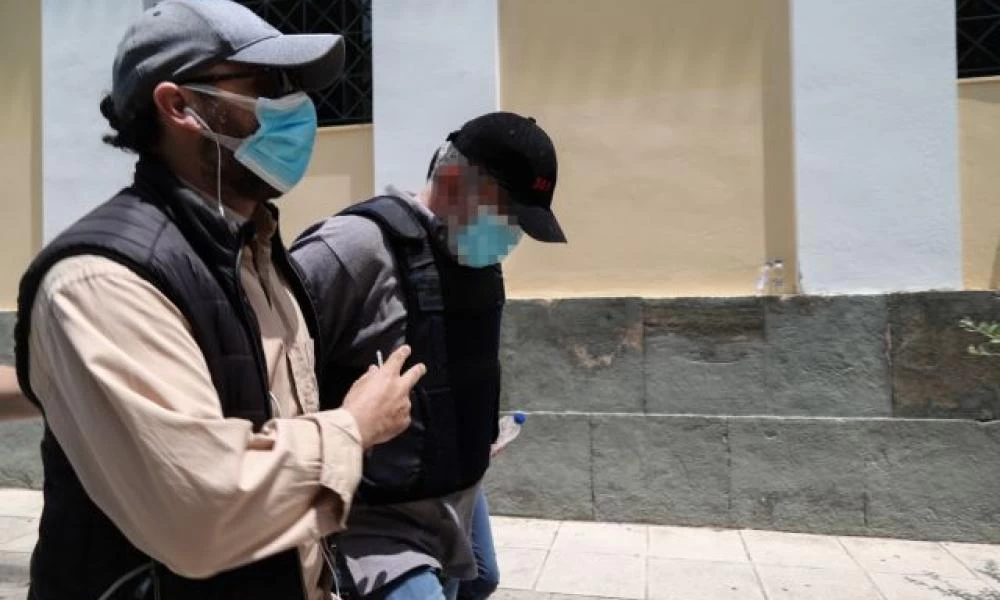 Ο ψευτογιατρός μέχρι και μεταμόσχευση ποδιού από νεκρό έταζε για να αποσπάσει χρήματα